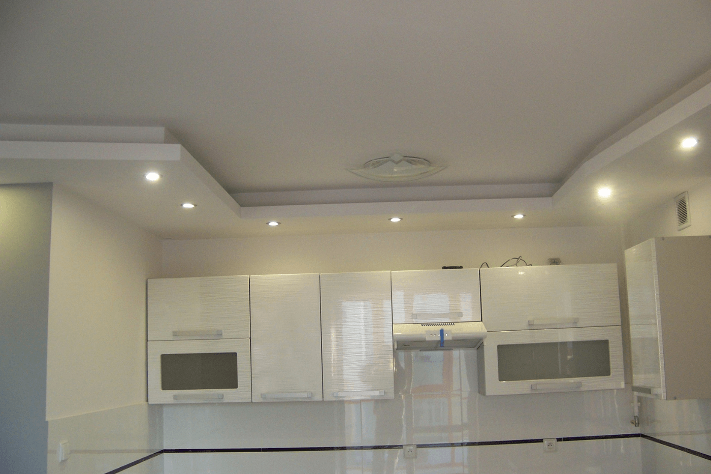 Remont i wykończenie aneksu kuchennego, płytkowanie i instalacje elektryczne Mielec